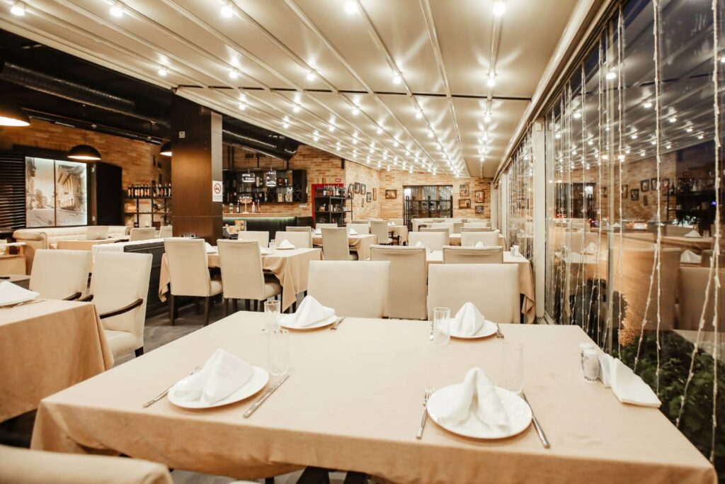 ทำไมควรจ้างผู้รับเหมาช่วยรีโนเวทร้านอาหาร พร้อมวิธีเลือกผู้รับเหมาให้เหมาะสมกับสไตล์ร้าน