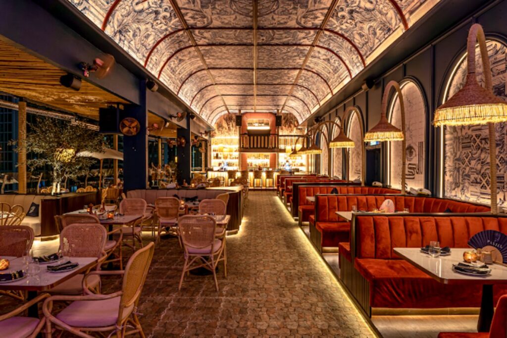 ร้านอาหารฝรั่ง Pastel Rooftop Bar