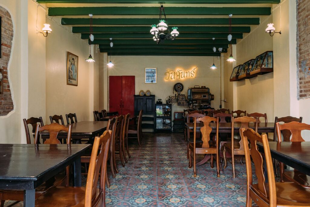 ร้านอาหารคาเฟ่ในตึกแถวสไตล์ชิโนโปรตุกีสมากว่า