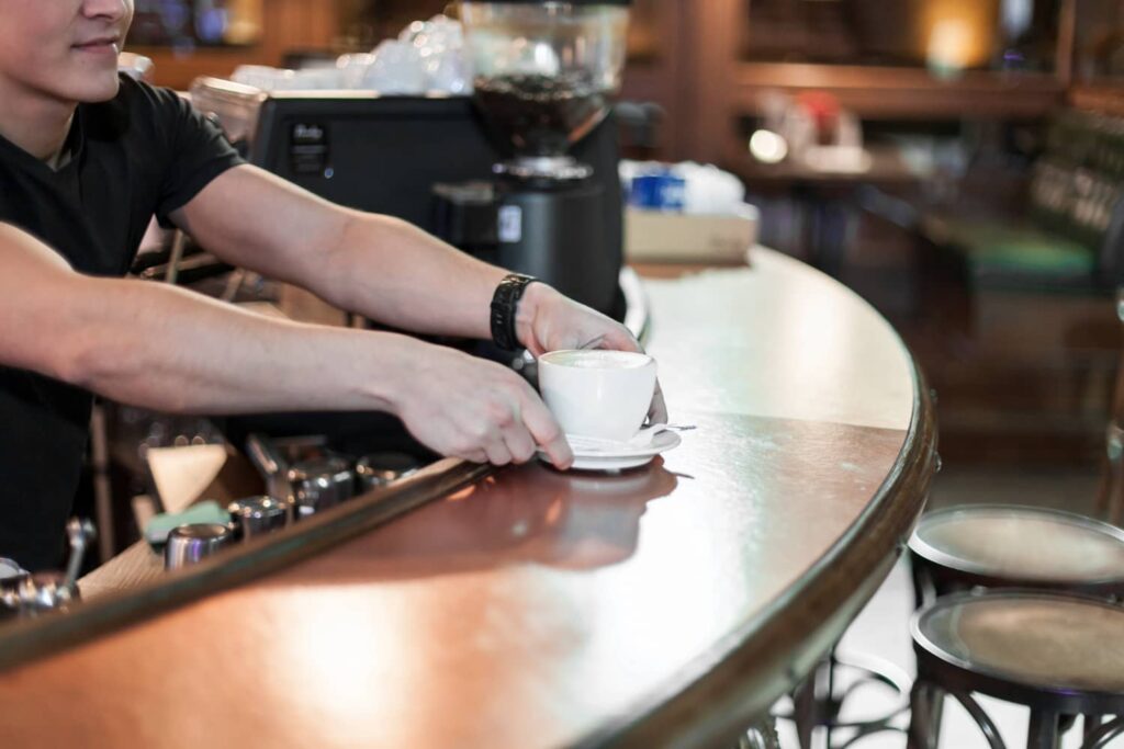 Slow Bar เป็นหนึ่งในไอเดียรีโนเวทร้านกาแฟสไตล์ Specialty Coffee
