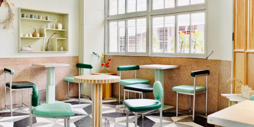 รีโนเวทอาคารพาณิชย์ชั้นเดียวสไตล์ Mid-Century Modern