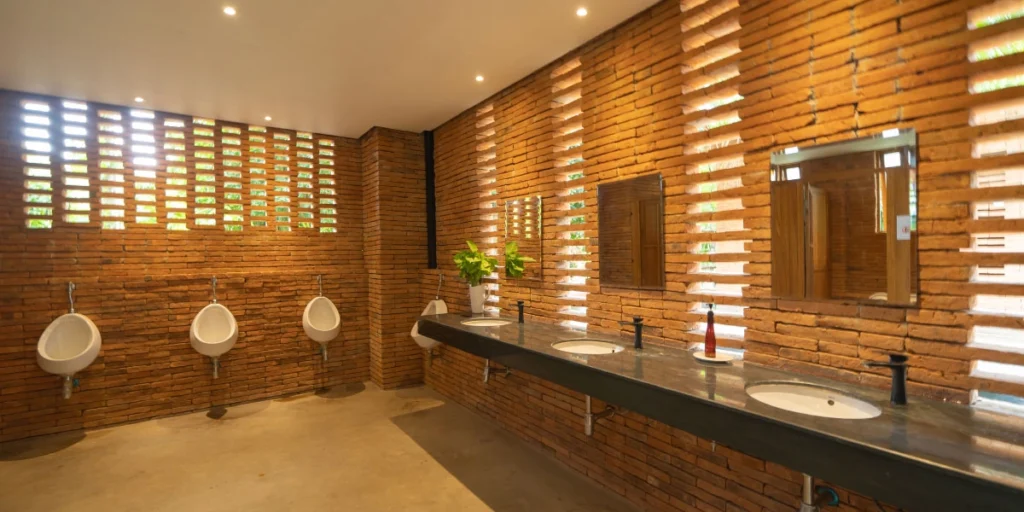 รีโนเวทห้องน้ำร้านอาหารสไตล์ Tropical Oasis