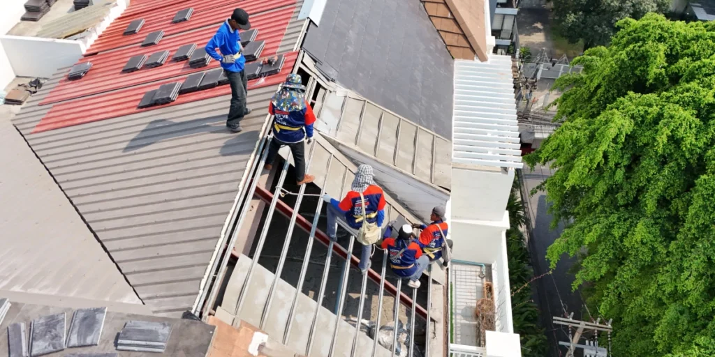 5 สัญญาณเตือนที่บอกว่าถึงเวลาเปลี่ยนหลังคาโรงงานแล้ว